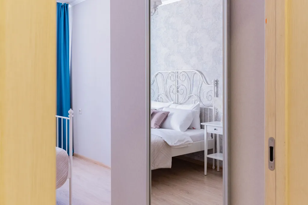 Просторная квартира с камином