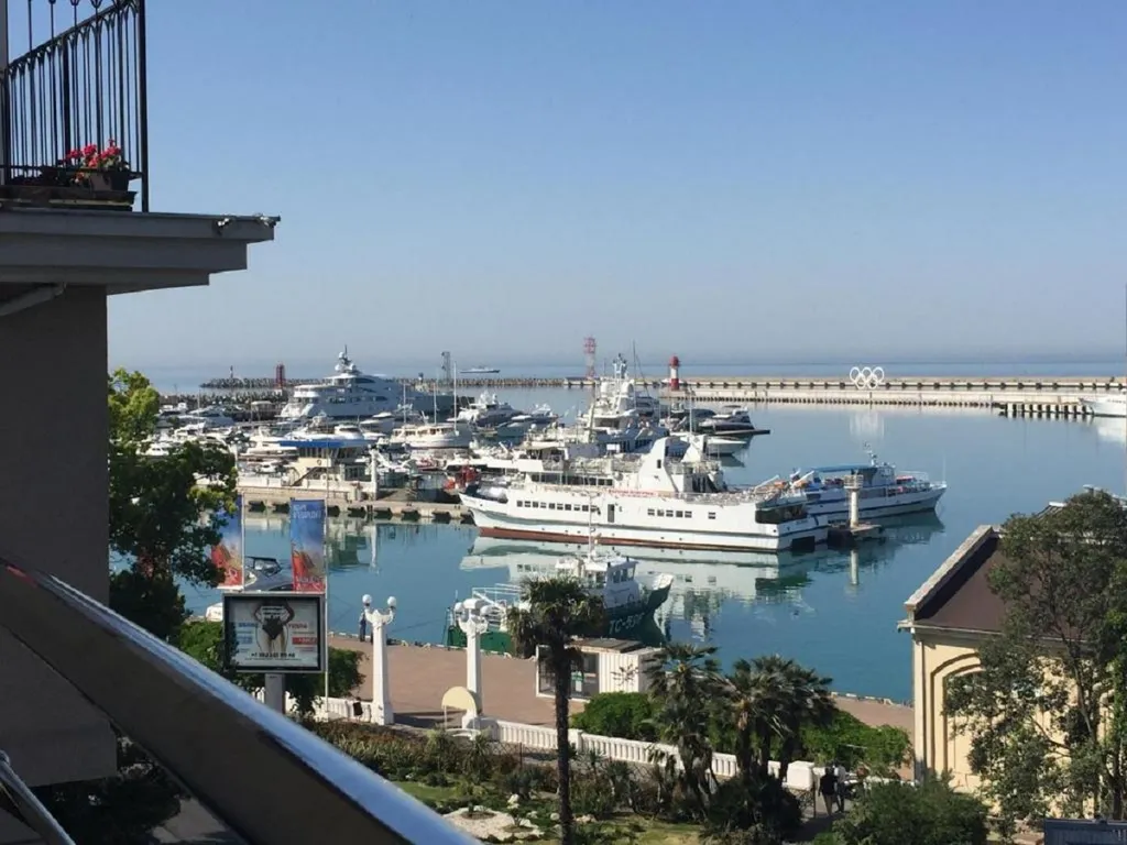 Апартаменты с 2-мя спальнями с видом на яхты