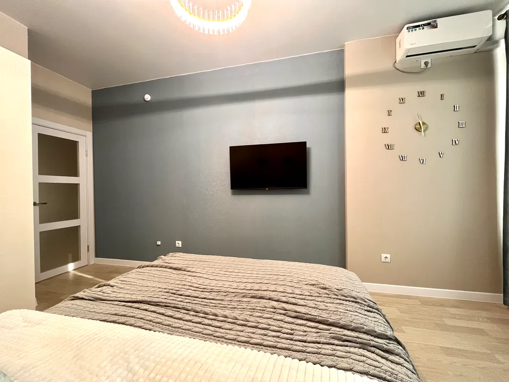 Комфортабельная видовая квартира с дизайнерским ремонтом возле моря