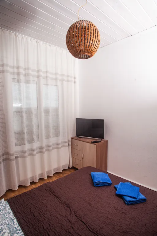 Двухкомнатный номер в доме с отдельным входом и санузлом