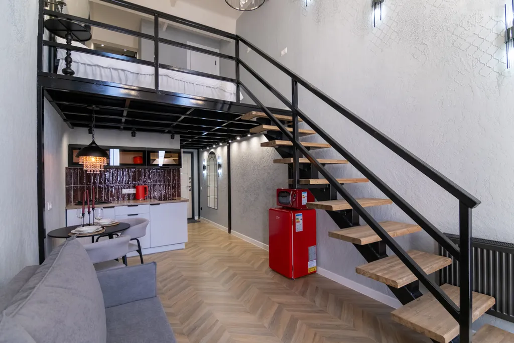 Двухэтажная студия с дизайнерским ремонтом