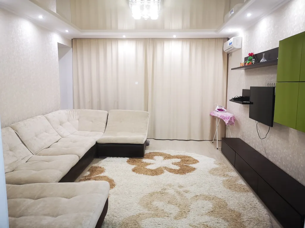 Квартира Уютная трехкомнатная комнатная квартира в новом доме — Элиста