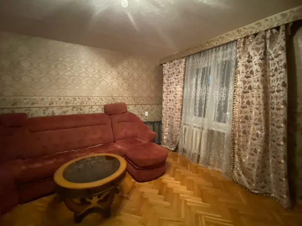 Бюджетная трешка в центре города