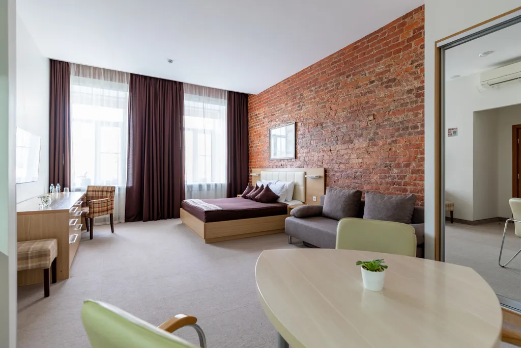 Просторная студия с собственной кухонной зоной