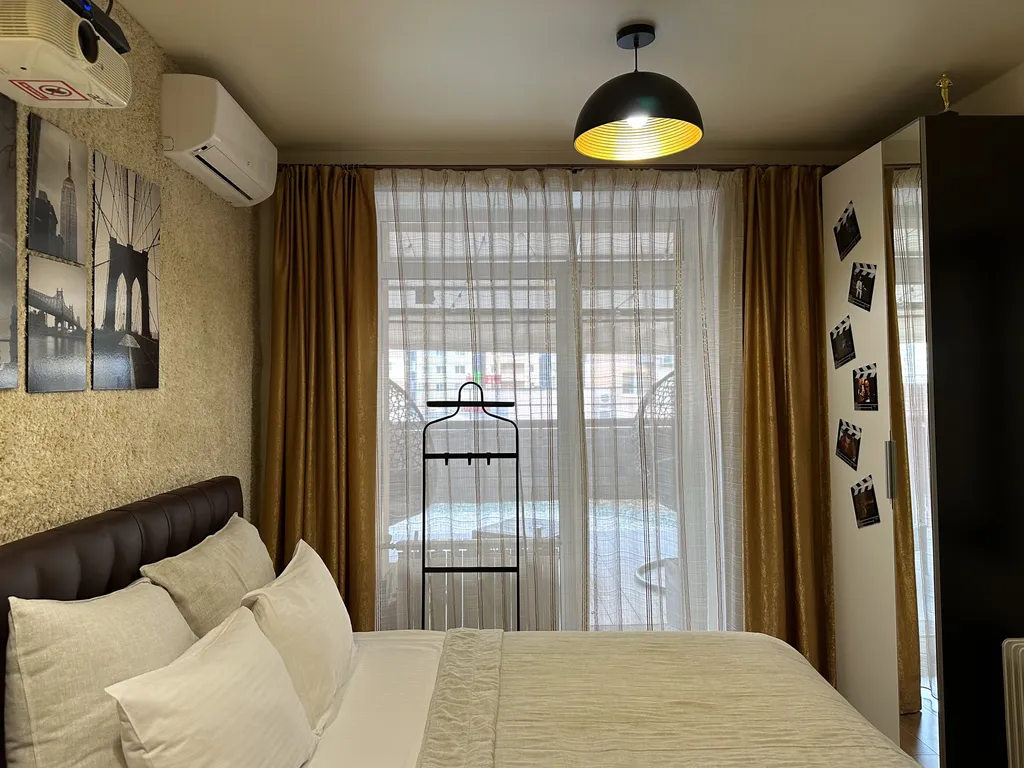 Студия Америка с кинотеатром, террасой и кухней