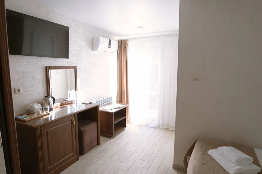 Двухместный номер с видом на горы, доступен бассейн