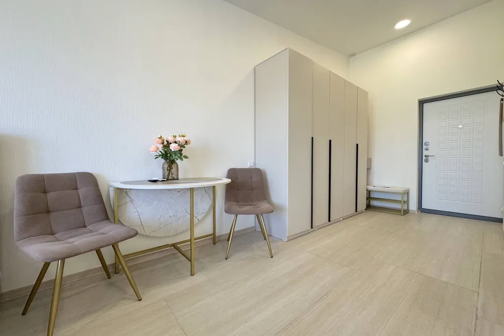 Красивая студия на берегу моря