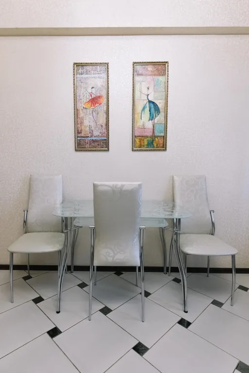 Просторная квартира в элегантном классическом стиле напротив ТЦ Обними