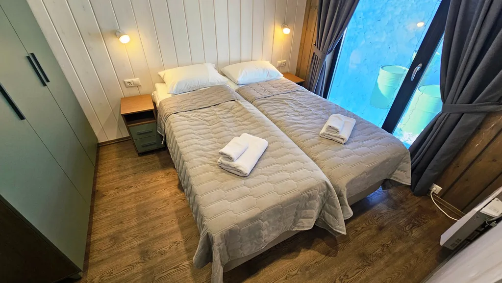 Далеко и надолго