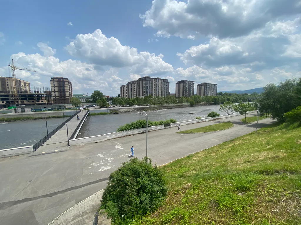 Светлая квартира на набережной