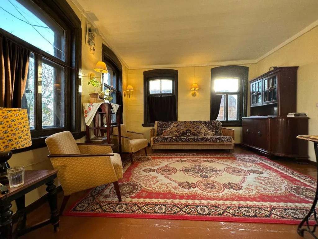 Восстановленная уютная русская изба со всеми удобствами