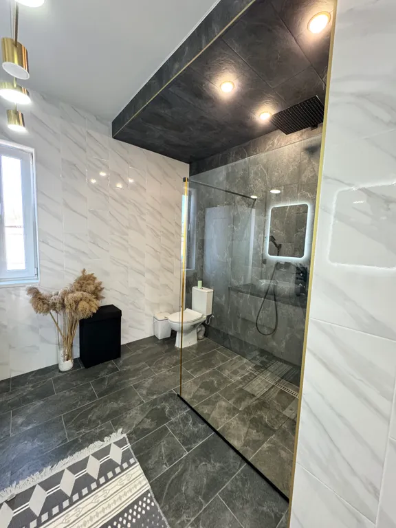 Коттедж Просторный тёплый дом с верандой и гриль столом — Елизаветинская