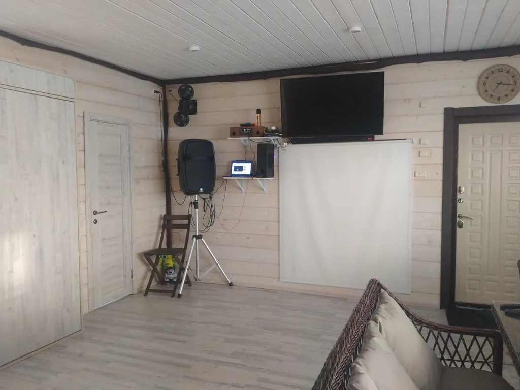 Домик с видом на лес