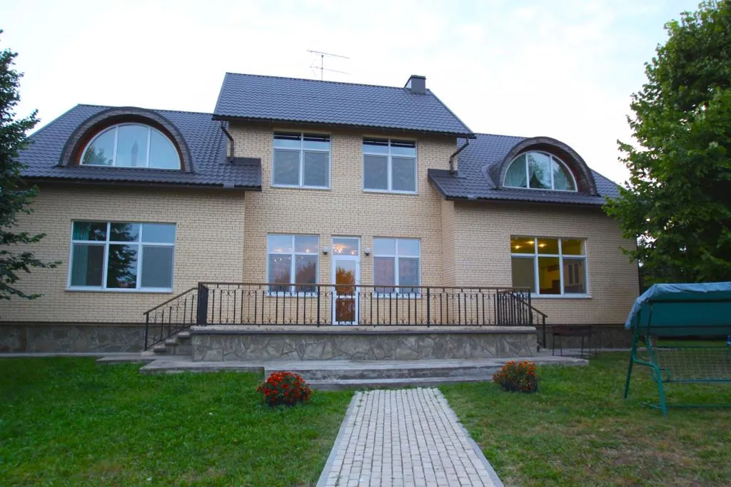 Уютный коттедж с бассейном на берегу реки Волга — аренда посуточно в Редкино