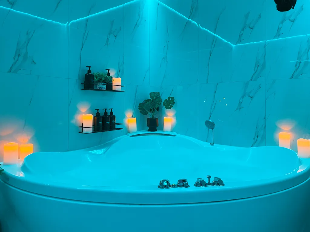 Студия с большой джакузи для двоих