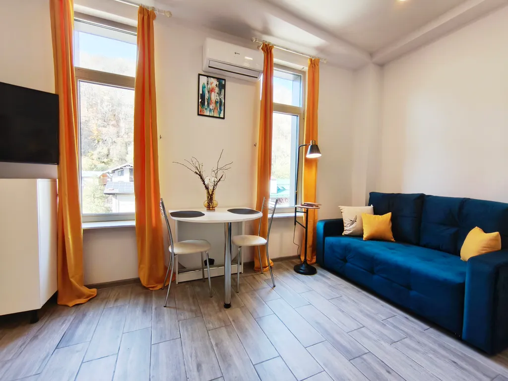 Современный апартамент-студия с видом на горы