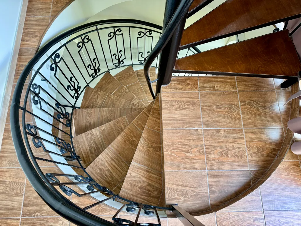 3-этажный дом с садом недалеко от моря