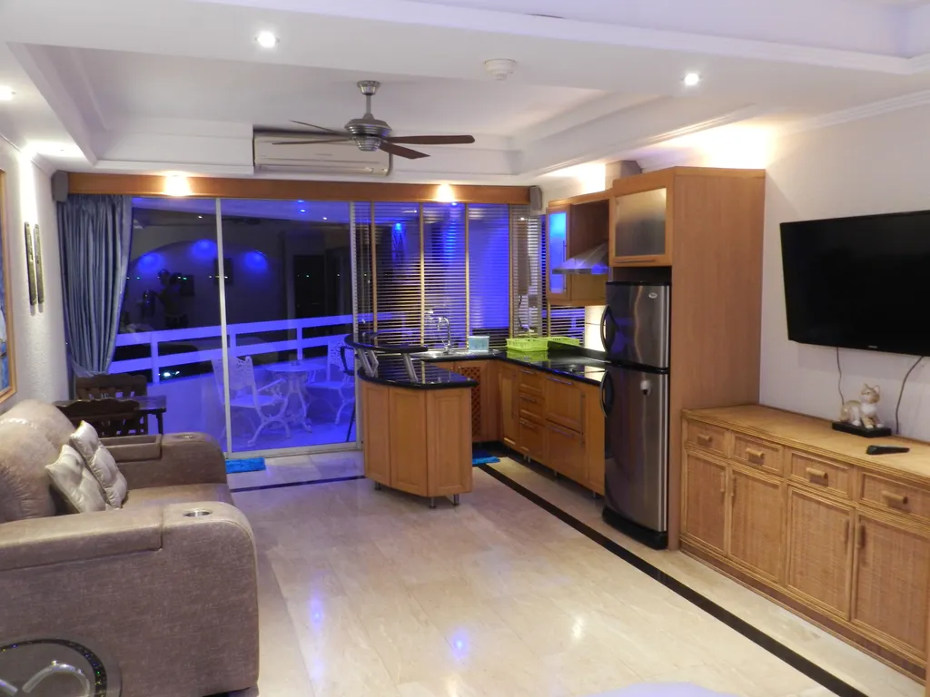 Студия с фронтальным видом на море