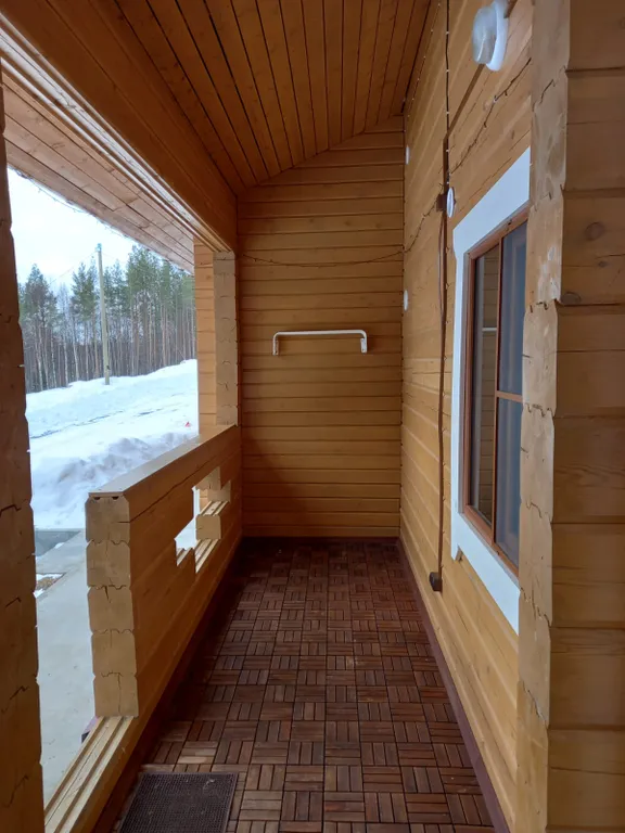 Уютный дом на берегу озера