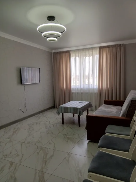 Просторная, уютная, с шикарным видом на фонтан двушка