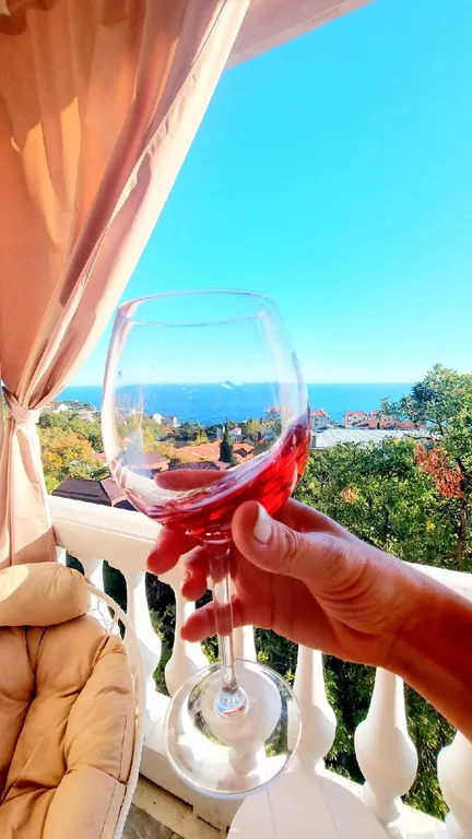 Квартира-студия в ЖК ВиллаДельМар с балконом и видом на море в Гаспре