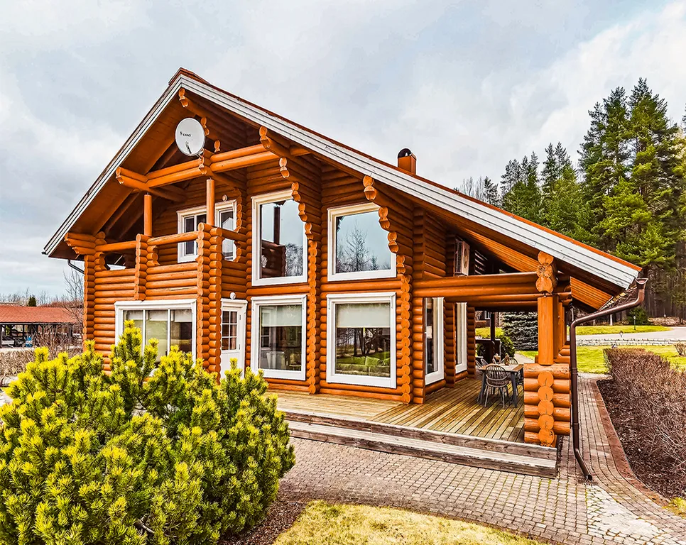 Уютный дом на берегу озера с тёплым бассейном на территории Порт Тихий