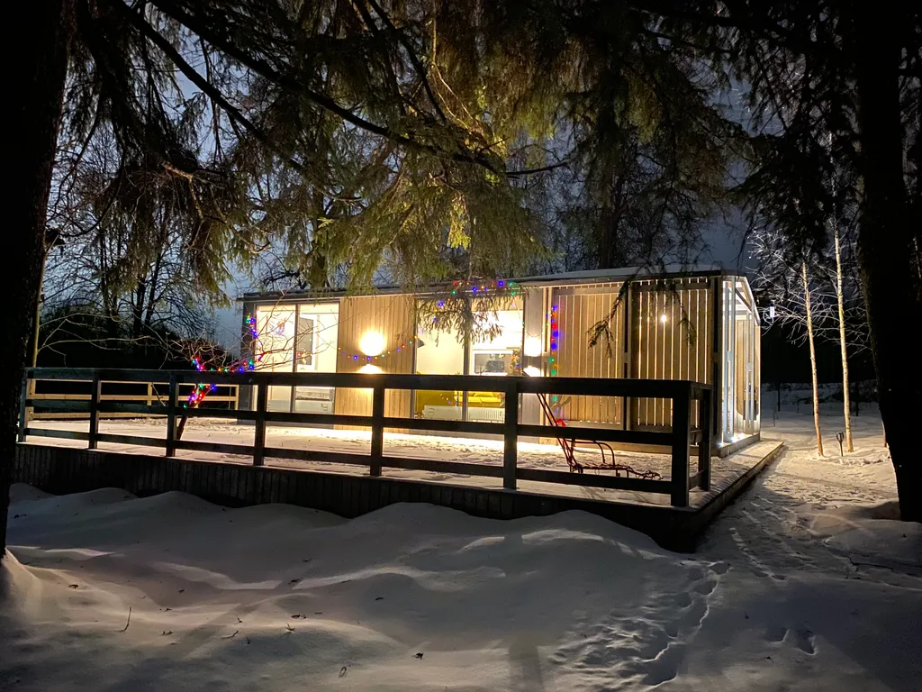 Коттедж Домик Хирви уютный коттедж на отдельном участке с вековыми деревьями — Москва