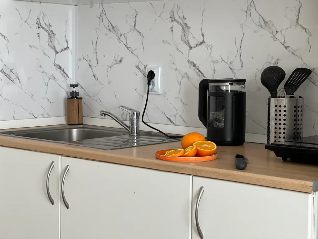 Студия в современном спальном районе