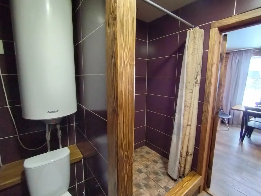 Дом на берегу с баней