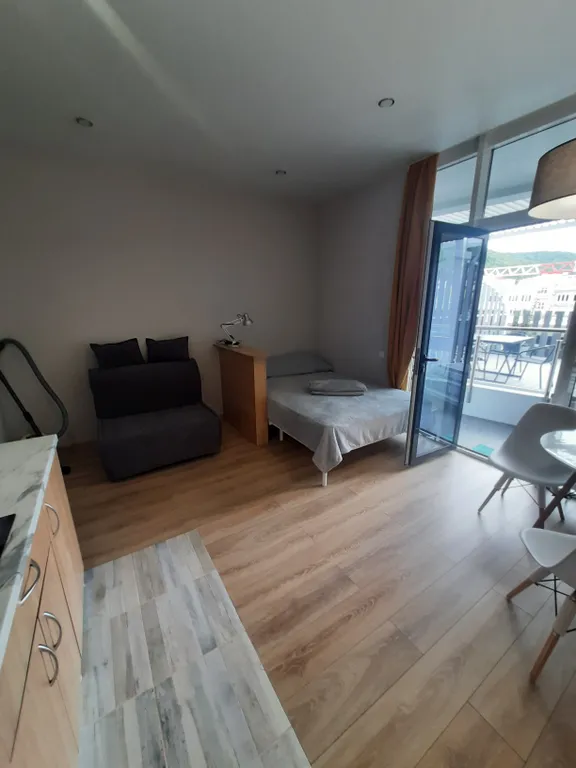 Уютная студия с террасой в новом комплексе с видом на горы