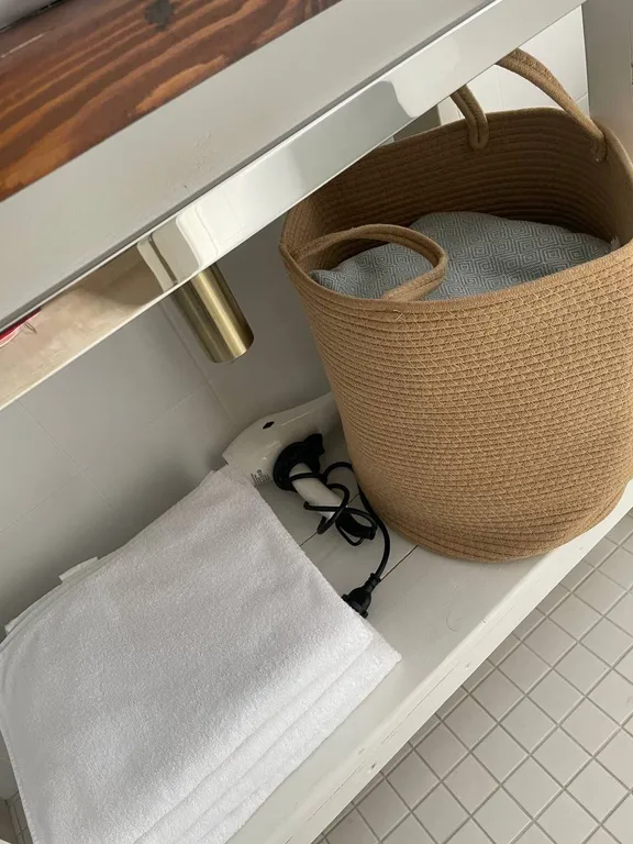 Дом с бассейном у леса