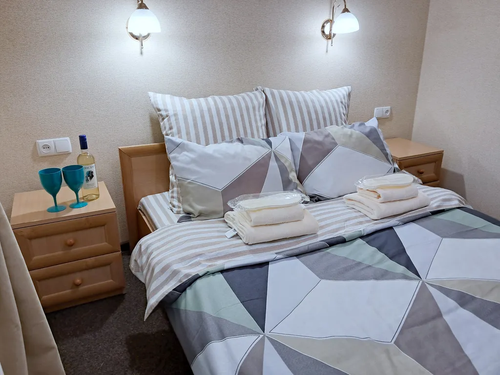 Номер в сердце города.Главный пр-т Азовский-2 мин.Набережная,пляж-5мин