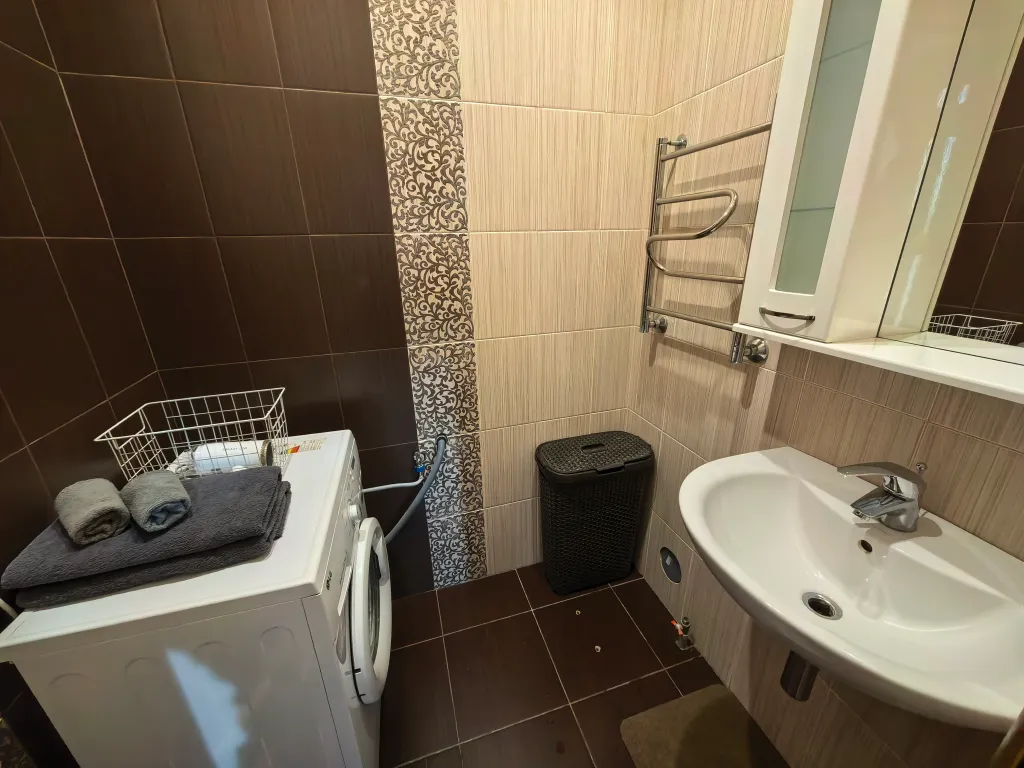 С видом на центральную площадь