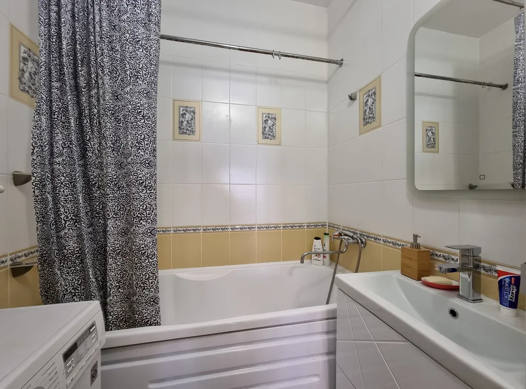 Двухкомнатная квартира с подиумами