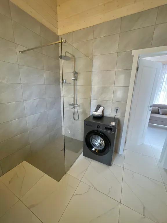 Современный домик в центре