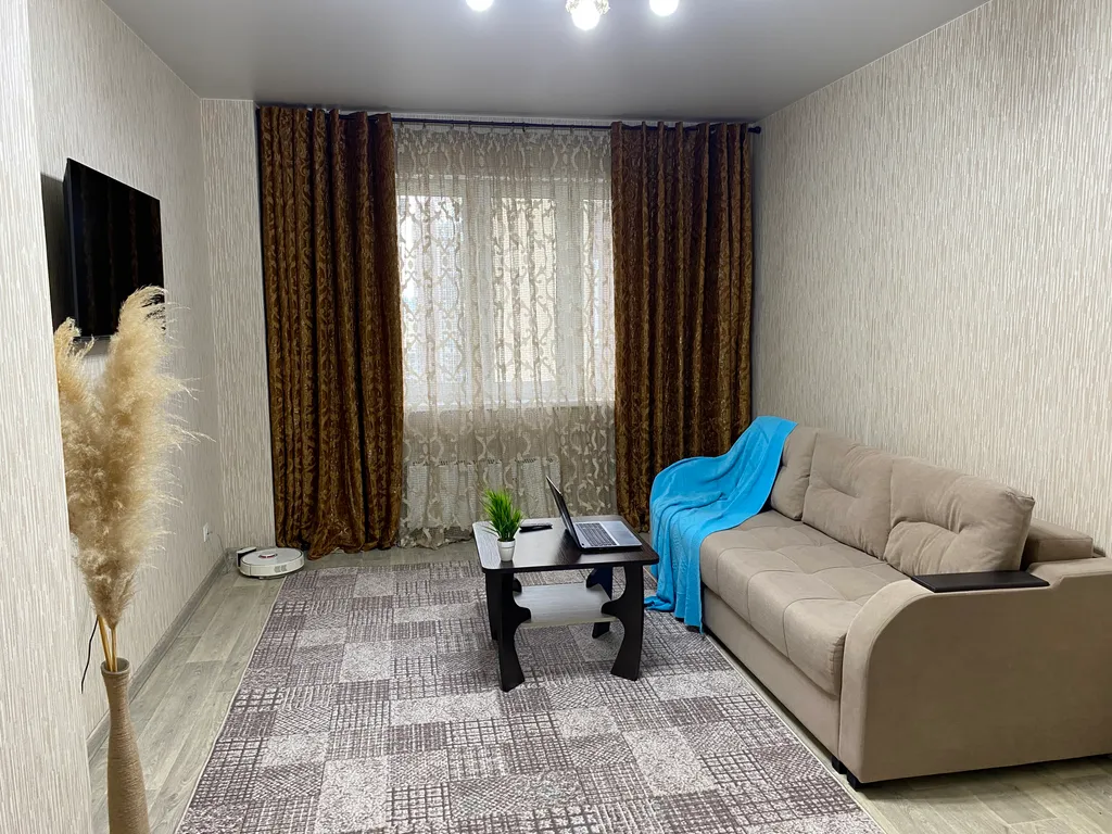 Квартира Квартира Уютная большая двухкомнатная Центральный район Кардиоцентр Планета — Красноярск