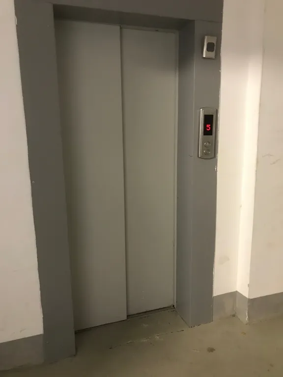 Новая светлая квартира с двумя балконами