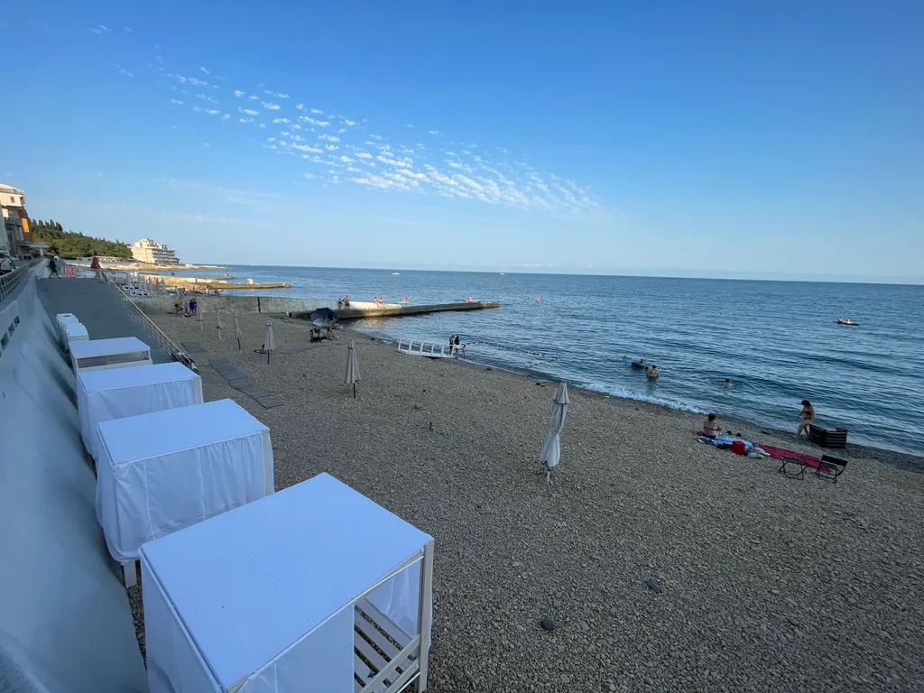 Студия с балконом у моря есть мангал