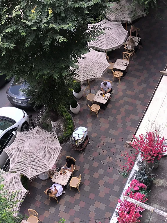 Уютная студия  с балконом в самом сердце Еревана