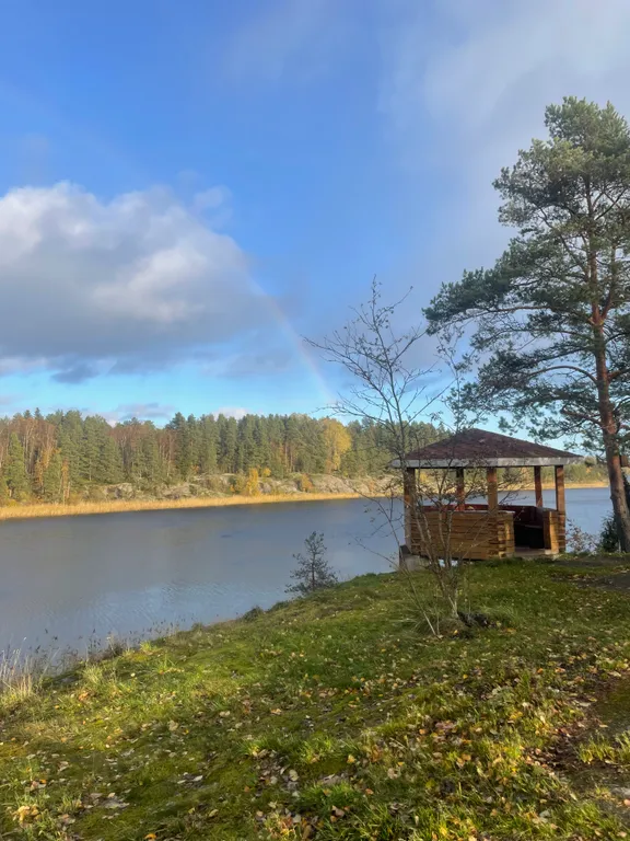 Большой уютный деревянный коттедж на самом берегу Ладожских шхер