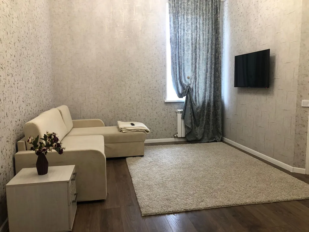 Просторная квартира с высокими потолками в историческом центре города