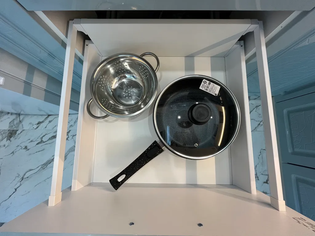 Квартира с панорамным видом на город и озеро на 20-ом этаже