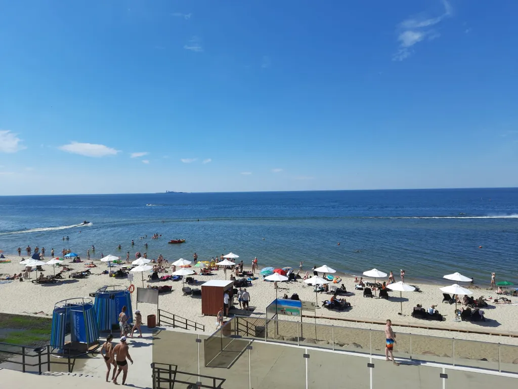 Уютная двухкомнатная квартира с дизайнерским ремонтом возле моря