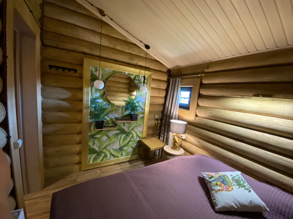 Домик со своим прудом и баней