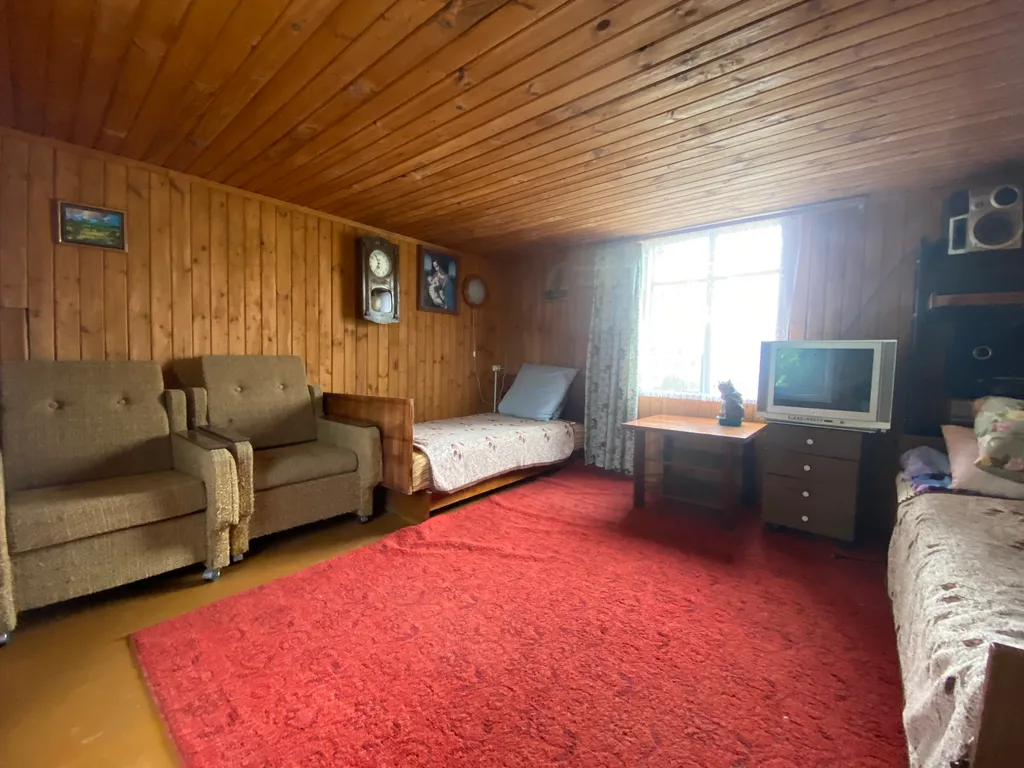 Уютная дача с садом и парковкой. До воды 200м Дача 2 эт.,3 комнаты.