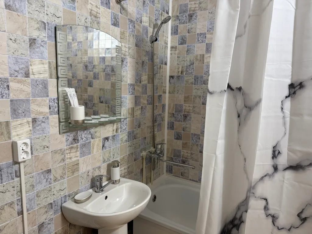 "В Гости!" на Запорожской 57 (2к квартира рядом с БЦ "Сити")