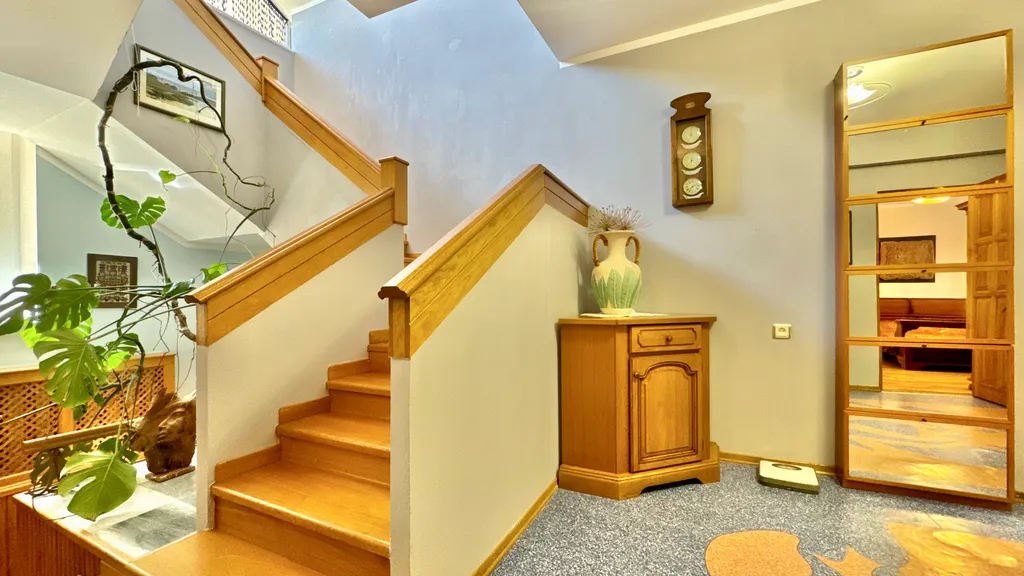 Дом у моря с личным парком, бассейном и сауной