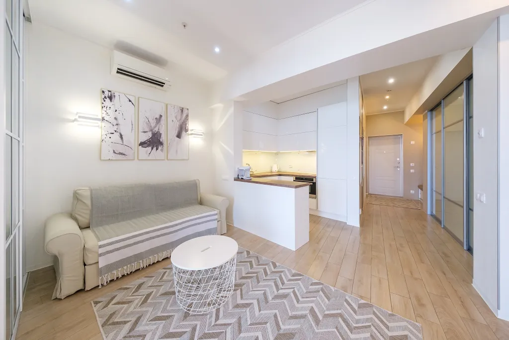 Стильная студия с видом на море