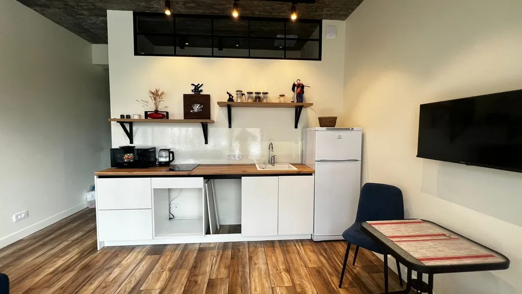 Квартира с дизайнерским ремонтом в японском стиле с бассейном