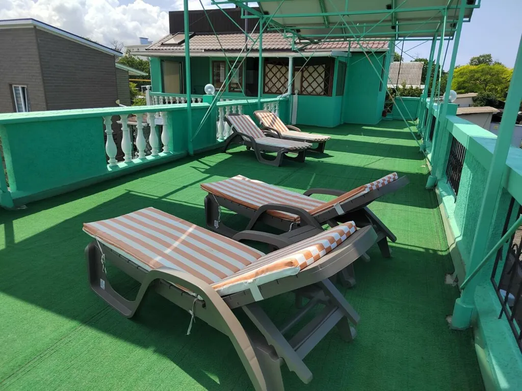 Коттедж Отдельная часть дома с беседкой рядом с парком и пляжем Учкуевка — Севастополь